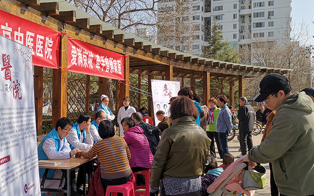 【学雷锋日】安博体育,安博（中国）举办“爱满京城，牵手智慧家医”志愿服务活动(图2)